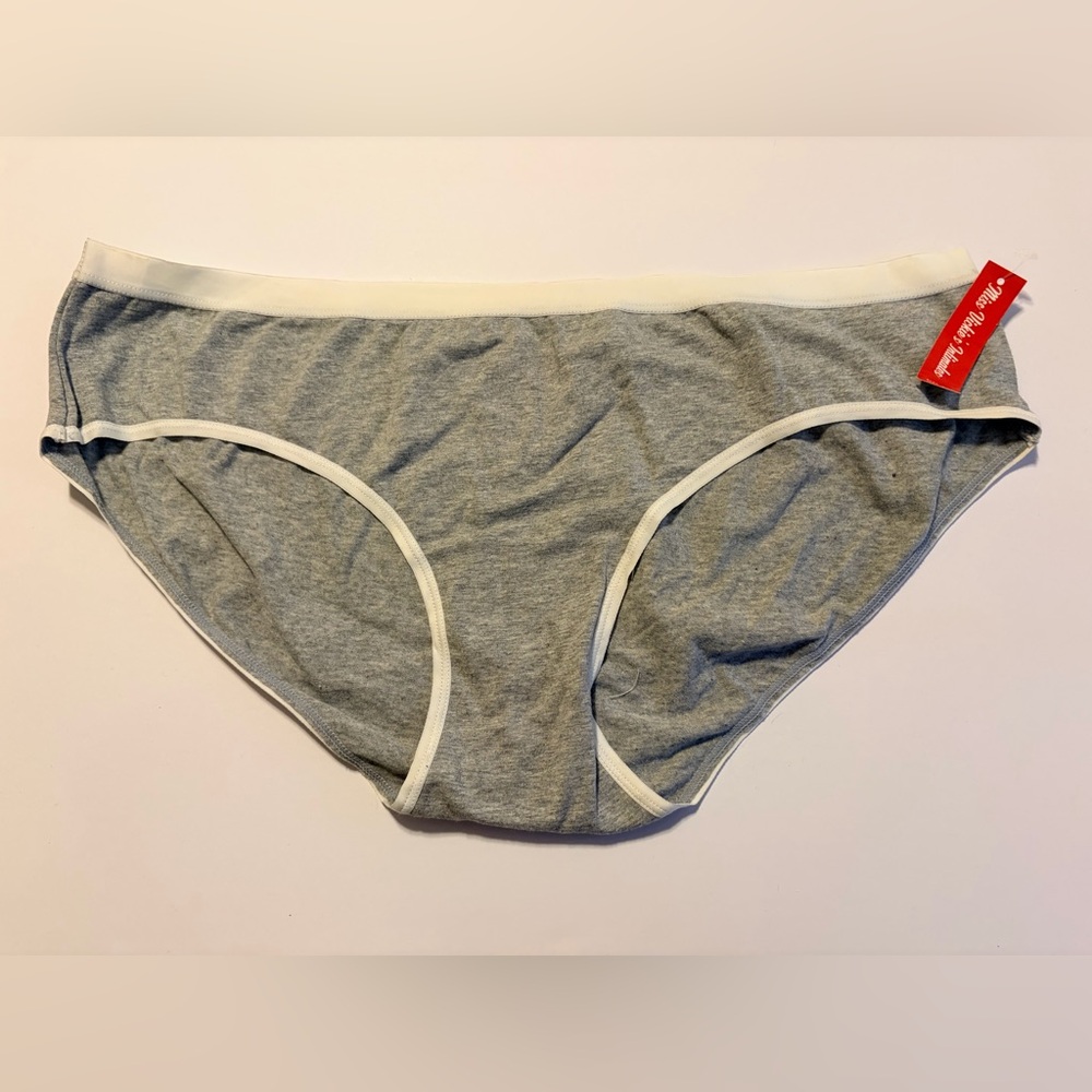 NWT Miss Vickie’s Intimates Gray & White Trim Panties Size 4X – Bundle 5/$25